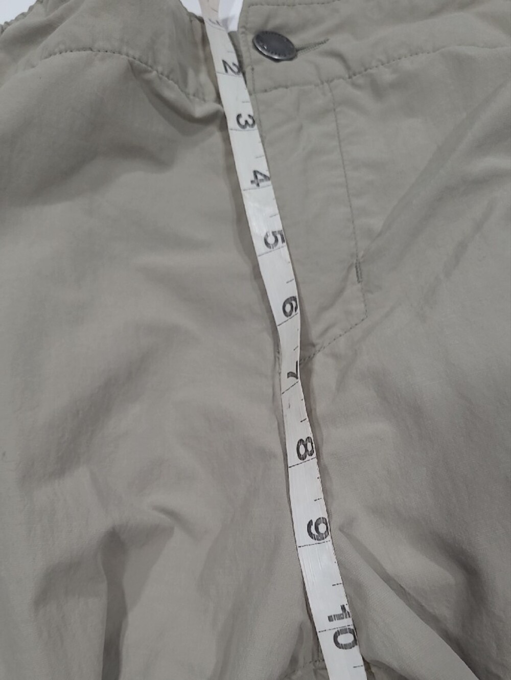 COLUMBIA Titanium Beige Cargo Capri Shorts Sz 14 OMNI DRY Zipper Pocket 36"waist - Picture 11 of 16